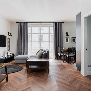 Wide And Bright Two Bedroom Apartment- Via Freguglia , Milan Italy